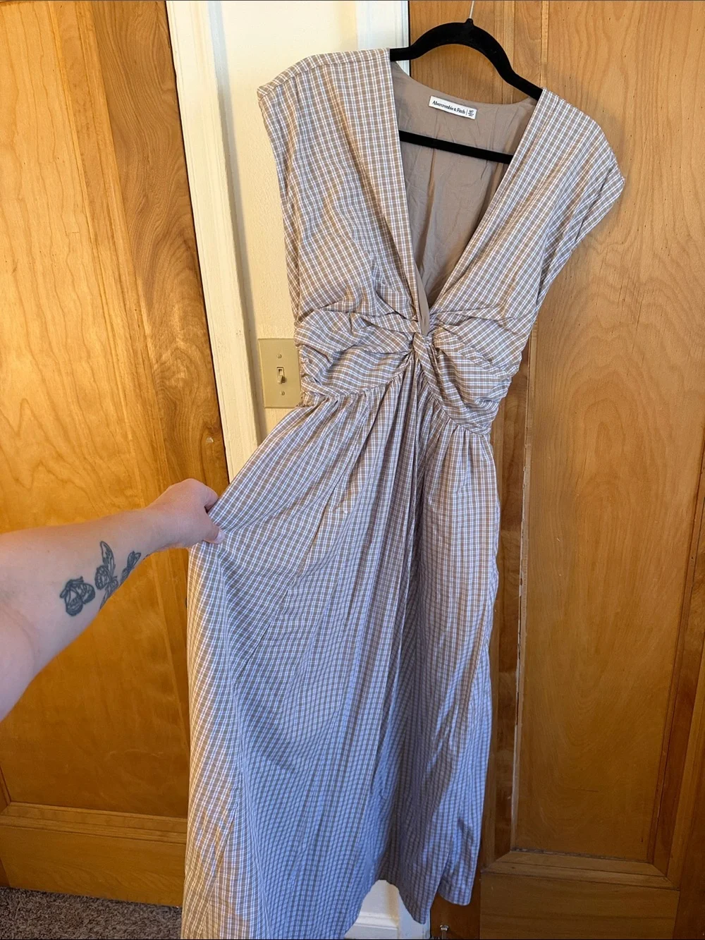Abercrombie & Fitch Beige and White Gingham Knot-Front Maxi Dress (with pockets)